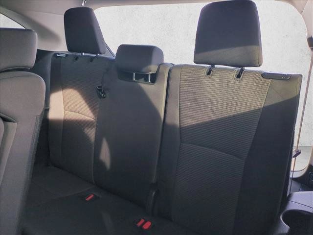 Used 2025 Toyota Highlander LE FWD image 26