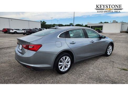 Used 2025 Chevrolet Malibu LT image 2