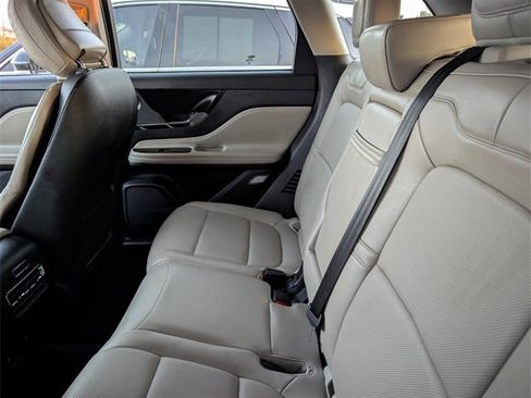 Used 2025 Lincoln Corsair Reserve w/ Equipment Group 202A image 9