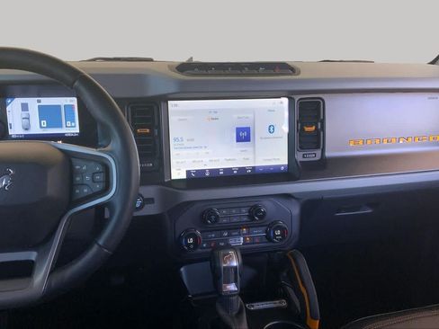 Used 2023 Ford Bronco Badlands AWD/4WD image 7