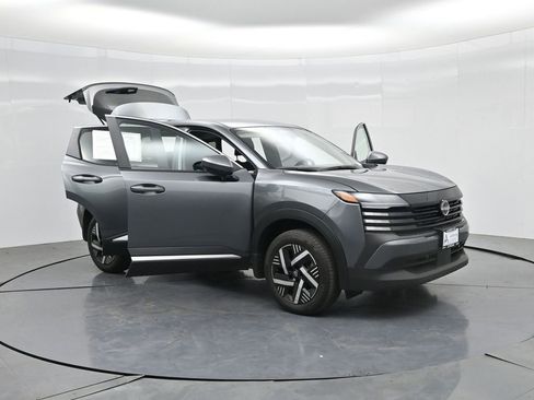 Used 2025 Nissan Kicks SV FWD image 34