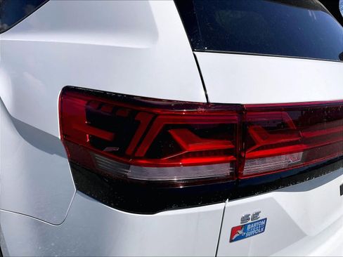 Used 2024 Volkswagen Atlas Peak Edition SE AWD/4WD image 33