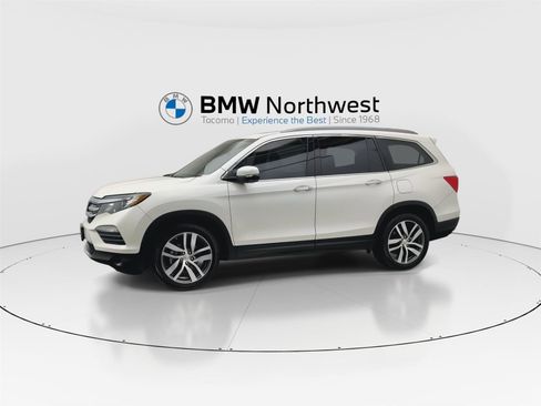 Used 2017 Honda Pilot Touring image 10