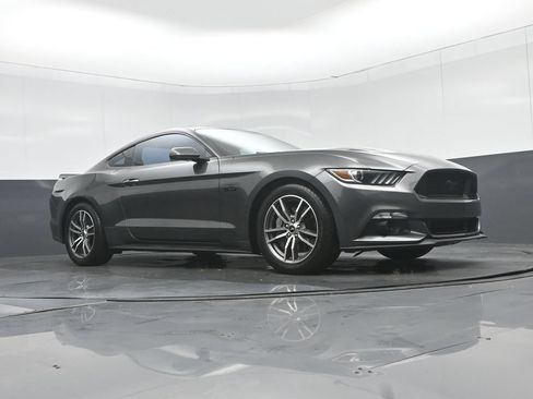 Used 2017 Ford Mustang GT RWD image 44