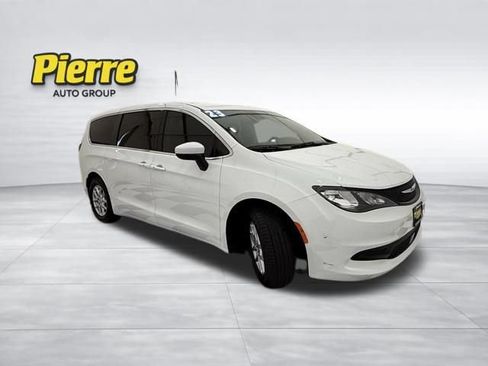 Used 2023 Chrysler Voyager LX FWD image 9