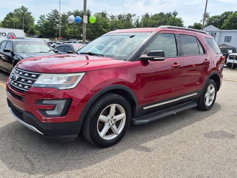 Used 2017 Ford Explorer XLT AWD/4WD image 4