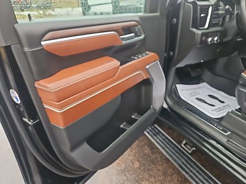 Used 2024 GMC Sierra 2500 Denali Ultimate w/ Max Trailering Package image 9