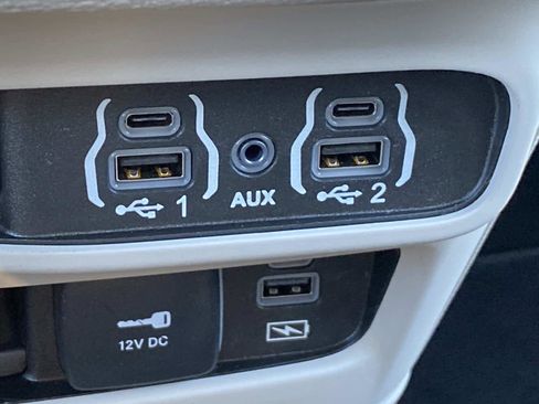 Certified 2022 Chrysler Pacifica Touring-L image 30