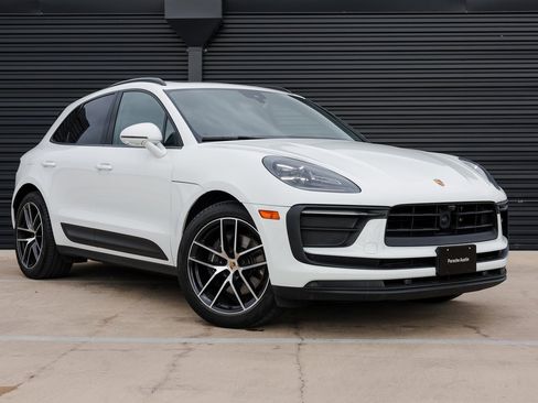 Certified 2024 Porsche Macan image 9