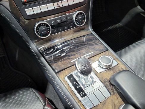 Used 2013 Mercedes-Benz SL 550 image 16