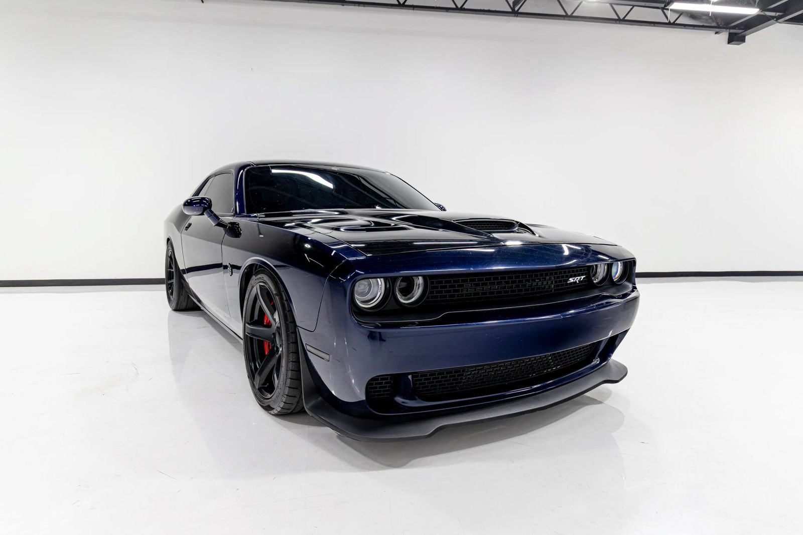Used 2016 Dodge Challenger SRT Hellcat RWD image 2