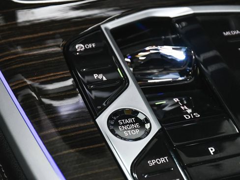 Used 2023 BMW X7 xDrive40i w/ Executive Package image 44