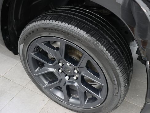 Used 2021 RAM 1500 Laramie AWD/4WD image 3