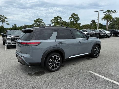 Used 2026 Nissan Pathfinder Platinum AWD/4WD image 3