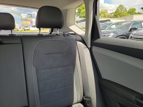 Certified 2024 Volkswagen Taos SE w/ Panoramic Sunroof Package FWD image 12