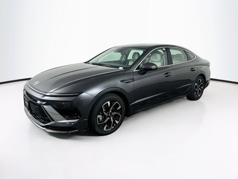 Used 2025 Hyundai Sonata SEL FWD image 3