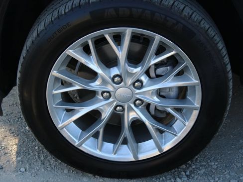 Used 2021 Jeep Grand Cherokee L Summit w/ Advanced Protech Group IV AWD/4WD image 8