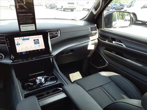New 2023 Jeep Wagoneer Series III w/ Convenience Group I AWD/4WD image 14