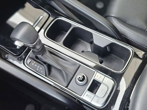Used 2025 Kia Telluride S FWD image 26
