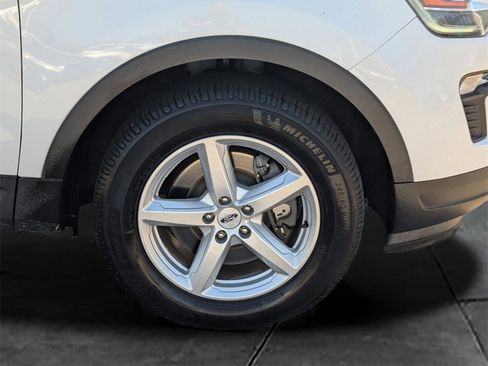 Used 2018 Ford Explorer XLT w/ Equipment Group 202A image 11