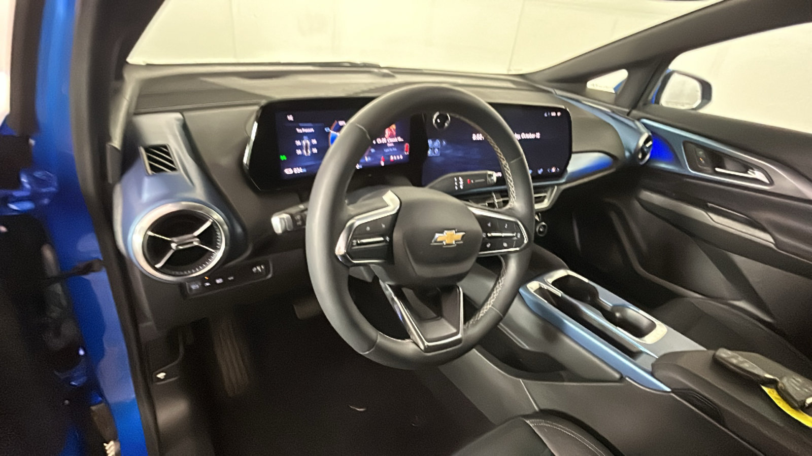 Used 2024 Chevrolet Equinox EV LT FWD image 16