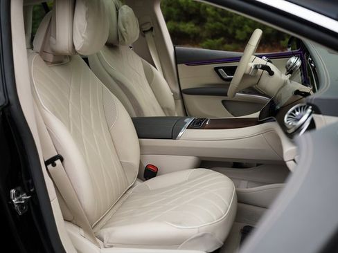 Used 2022 Mercedes-Benz EQS 580 580 image 24