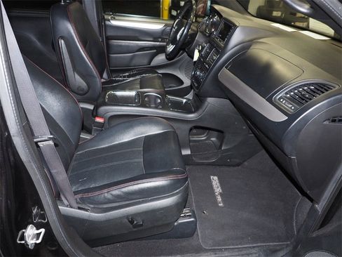 Used 2017 Dodge Grand Caravan GT image 13