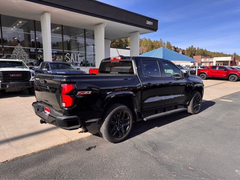 Used 2024 Chevrolet Colorado Z71 w/ Z71 Convenience Package 2 image 5