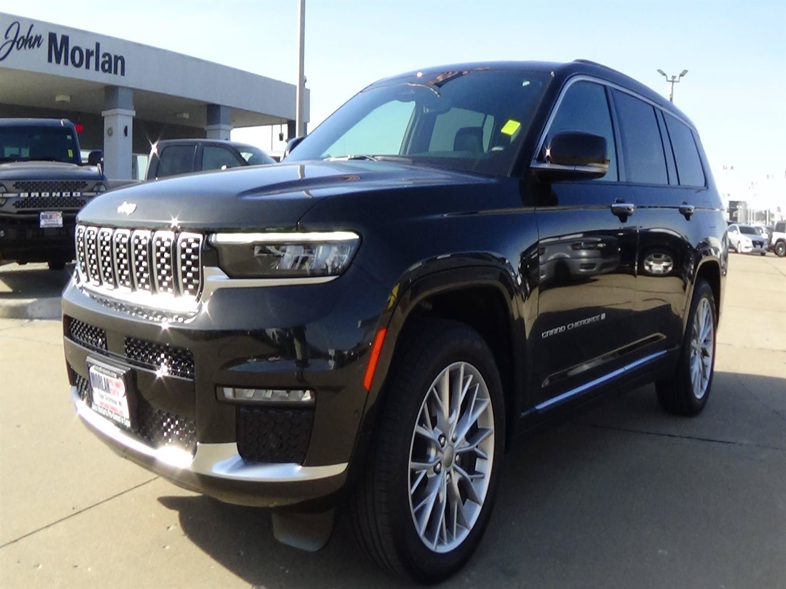 Certified 2024 Jeep Grand Cherokee L Summit w/ Luxury Tech Group V AWD/4WD image 2