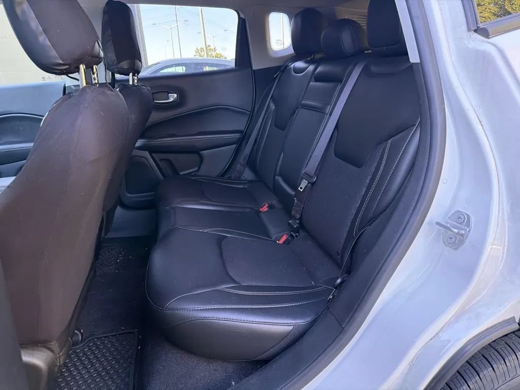 Used 2018 Jeep Compass Latitude w/ Popular Equipment Group AWD/4WD image 9