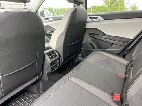 New 2025 Volkswagen Taos SE image 32