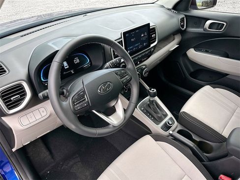 New 2025 Hyundai Venue SEL image 6