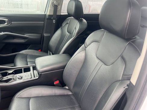 Certified 2023 Kia Sorento S w/ Panoramic Sunroof Package image 5