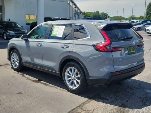 Used 2025 Honda CR-V EX image 3