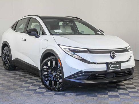 New 2026 Nissan Leaf Platinum+ image 1