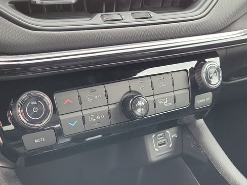 New 2026 Jeep Compass Latitude image 27