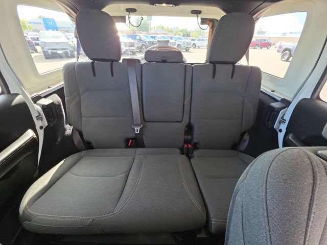 Used 2024 Jeep Wrangler Unlimited Sahara AWD/4WD image 26