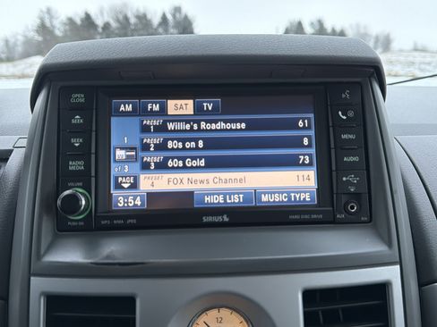 Used 2009 Chrysler Town & Country Limited w/ Entertainment Group #3 image 21