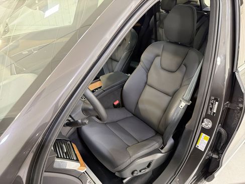 Used 2024 Volvo XC90 B5 Plus image 10