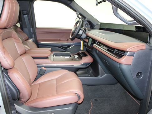 New 2025 Lincoln Navigator Reserve image 31