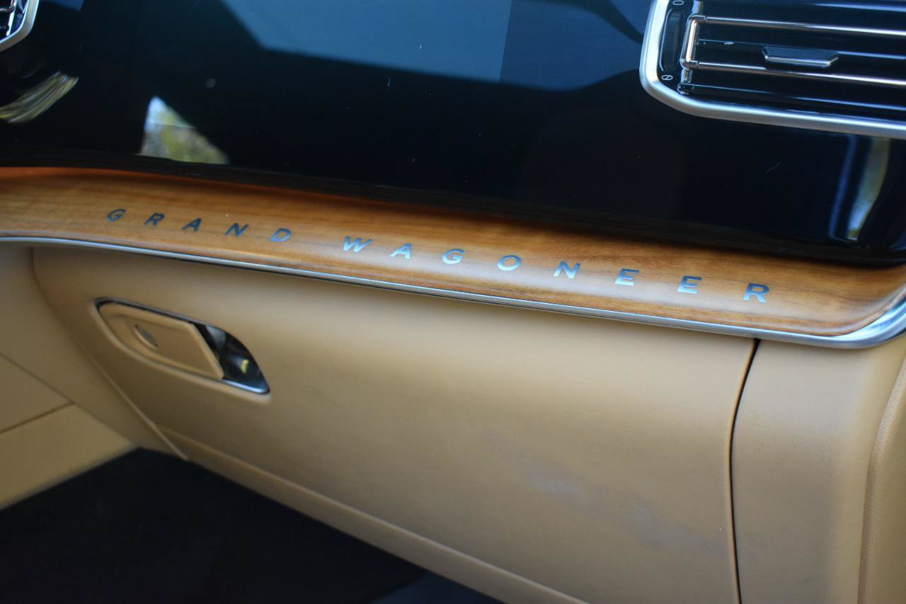 Used 2023 Jeep Grand Wagoneer L Series III w/ Rear Seat Video Group 1 AWD/4WD image 38