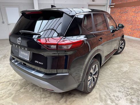 Used 2023 Nissan Rogue SV AWD/4WD image 5