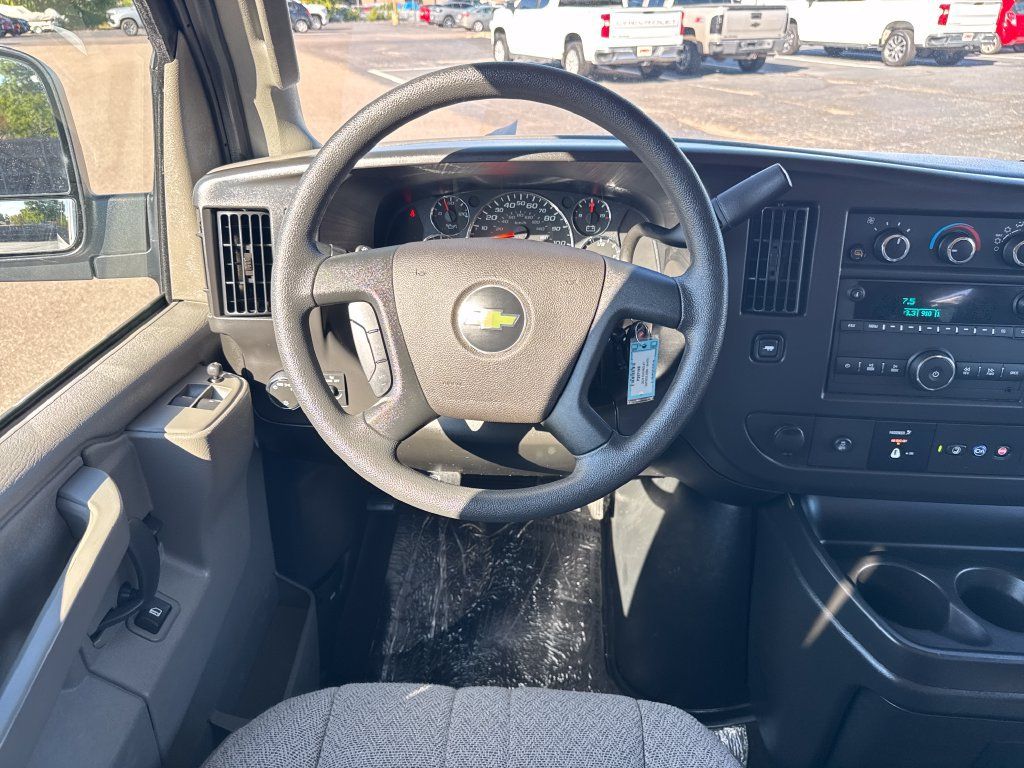 Used 2025 Chevrolet Express 3500 LT w/ LT Preferred Equipment Group RWD image 13