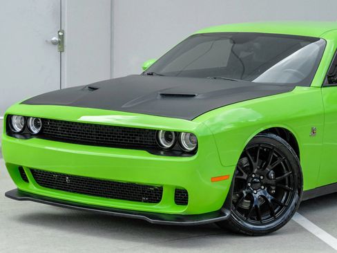 Used 2015 Dodge Challenger R/T Scat Pack w/ Scat Pack Appearance Package RWD image 5