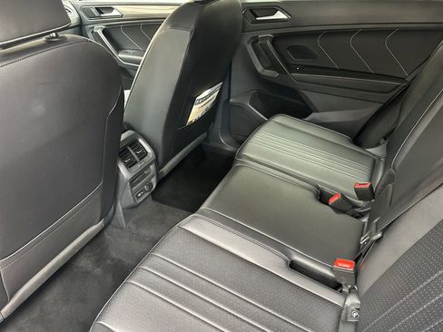 Used 2024 Volkswagen Tiguan SE image 16