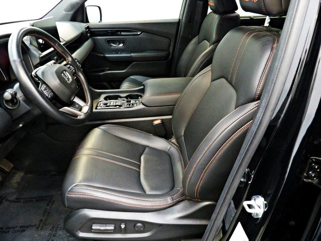 Used 2025 Honda Pilot TrailSport image 8