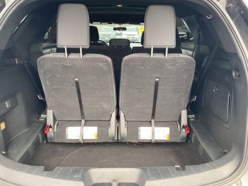 Used 2019 Ford Explorer XLT image 38