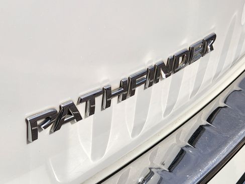 Used 2014 Nissan Pathfinder Platinum w/ Platinum Premium Package image 11