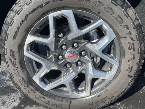 Used 2024 GMC Sierra 1500 SLT w/ SLT Premium Plus Package image 9