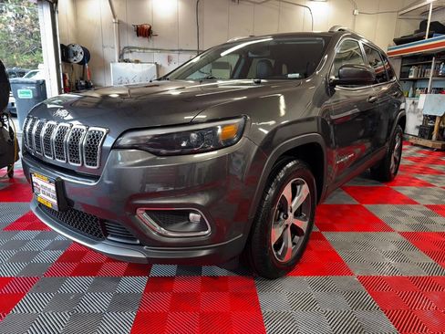 Used 2019 Jeep Cherokee Limited image 3
